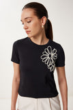 Siyah Çiçek Nakışlı Pamuklu Örme T-Shirt CR00488