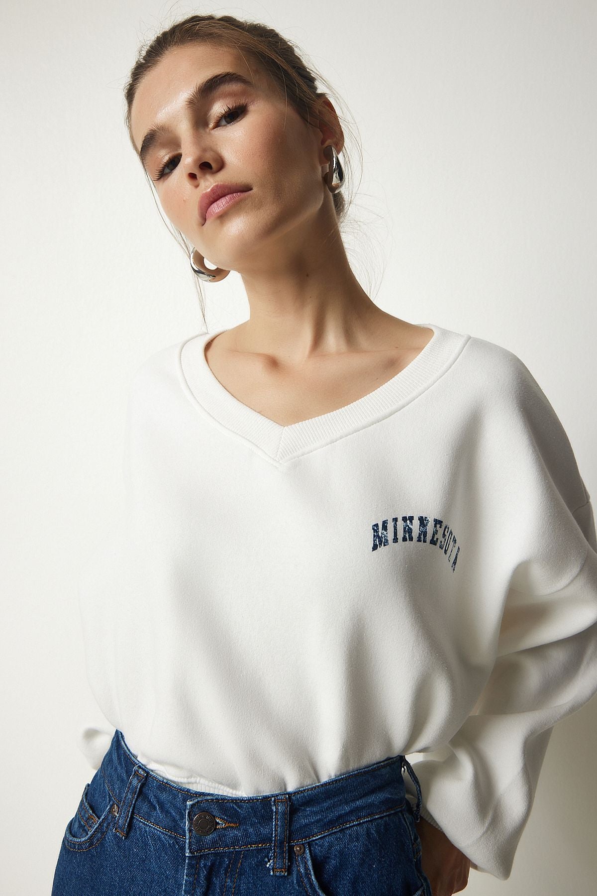 Ekru V Yaka Oversize Crop Örme Sweatshirt MC00239
