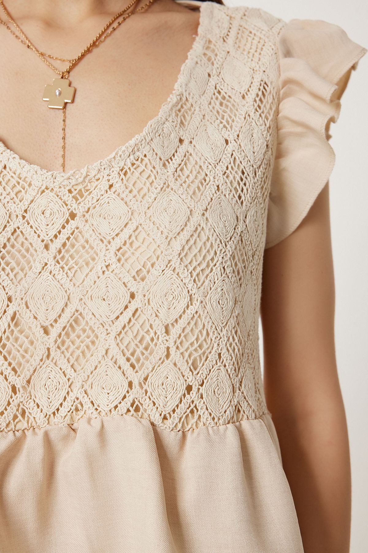 Krem Dantel Detaylı Volanlı Crop Keten Bluz TP00093