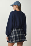 Lacivert Baskılı Şardonlu Crop Örme Sweatshirt HF00444