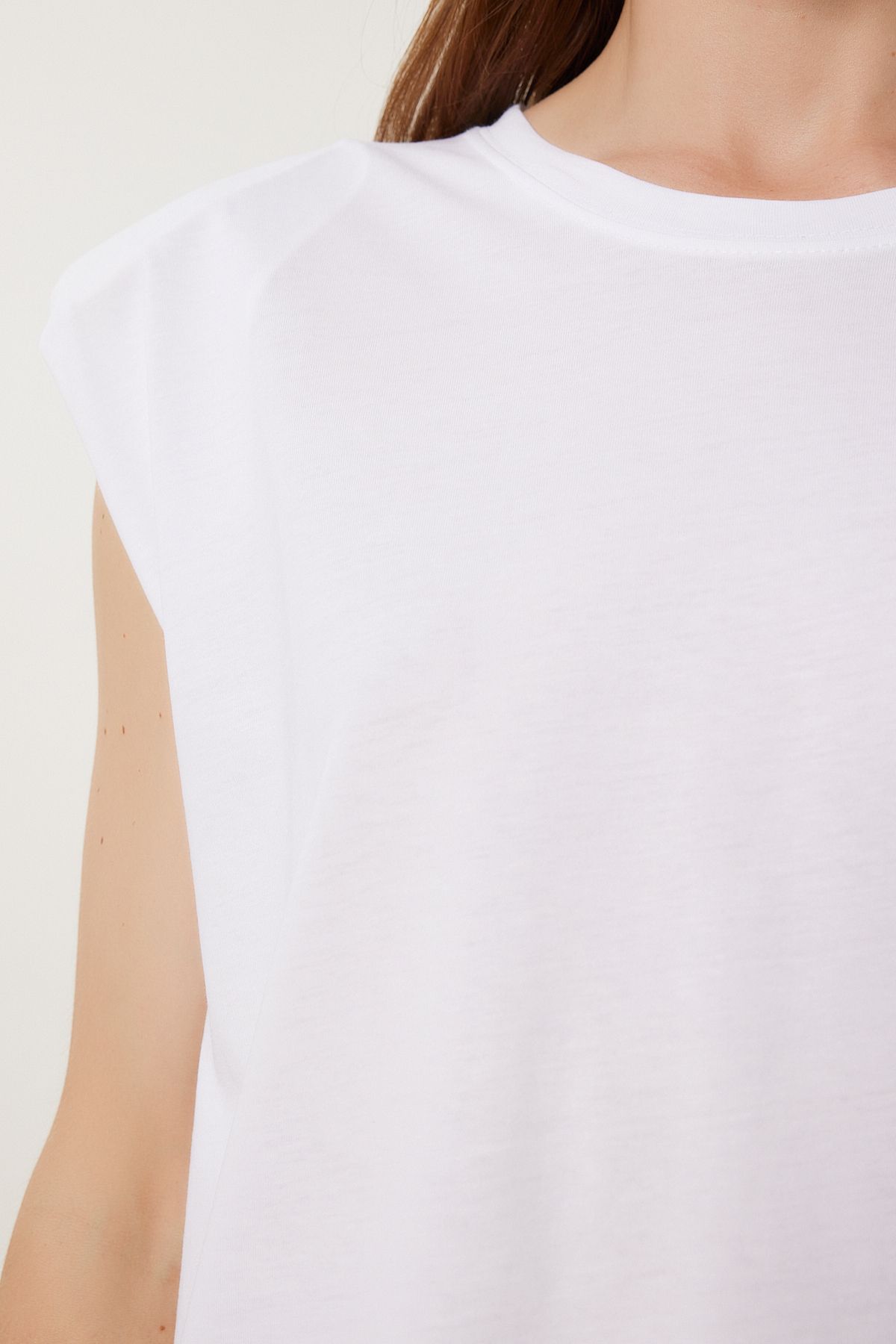 Beyaz Vatkalı Basic Örme T-Shirt FG00031