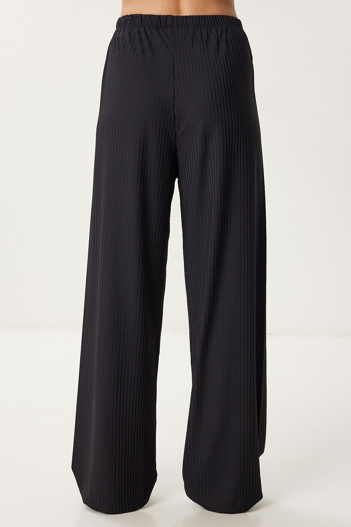 Siyah Geniş Paça Rahat Örme Pantolon PB00054