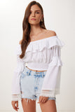 Beyaz Carmen Yaka Volanlı Crop Keten Bluz BV00146