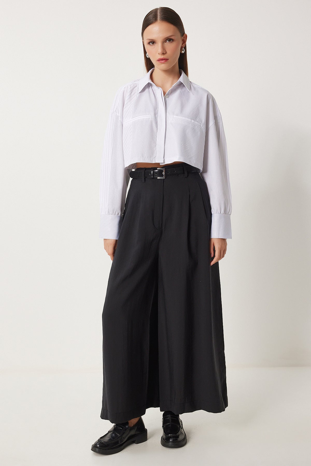 Beyaz İnce Çizgili Crop Poplin Gömlek FN03137
