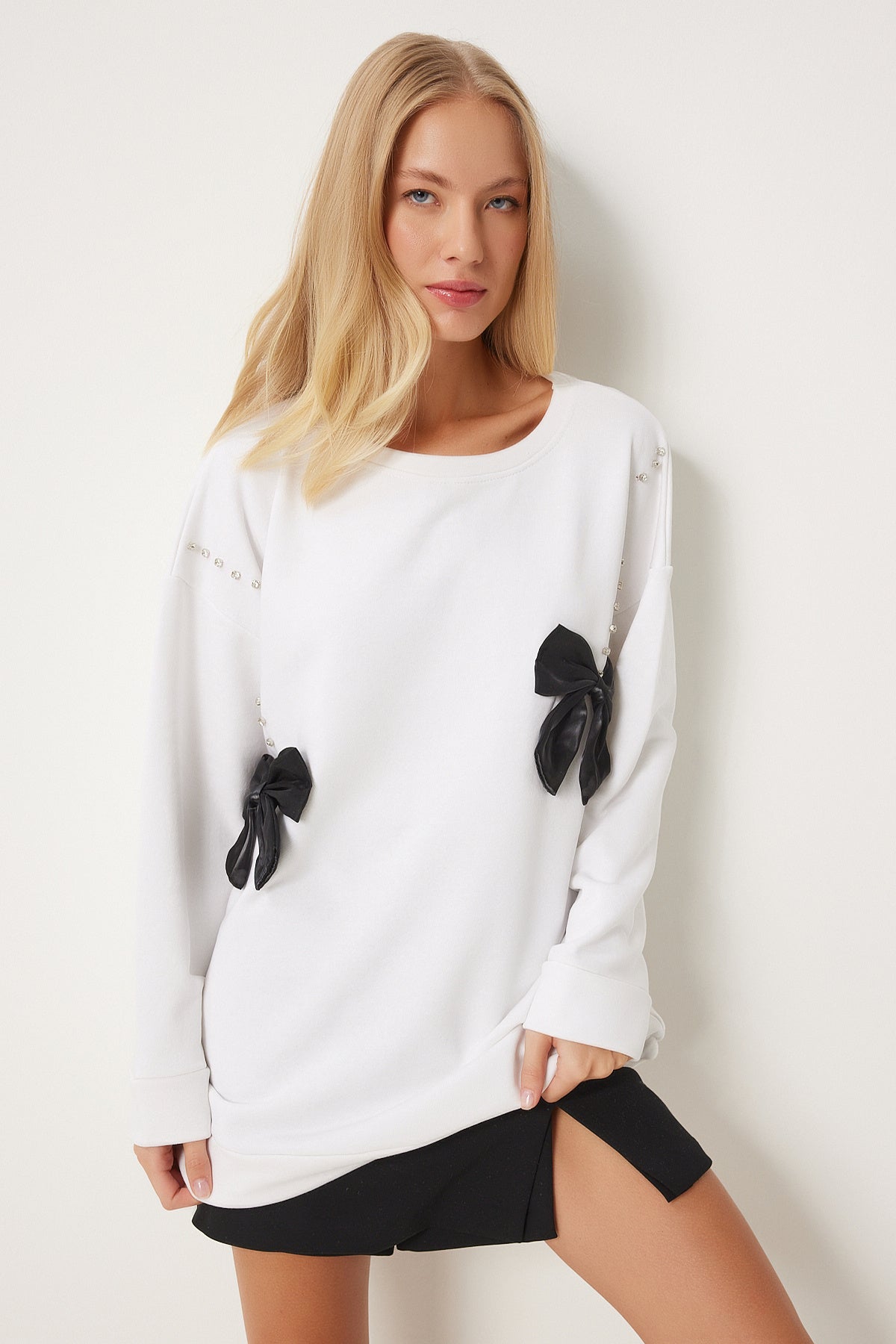 Beyaz Kurdele Taş Detaylı Örme Sweatshirt VN00011