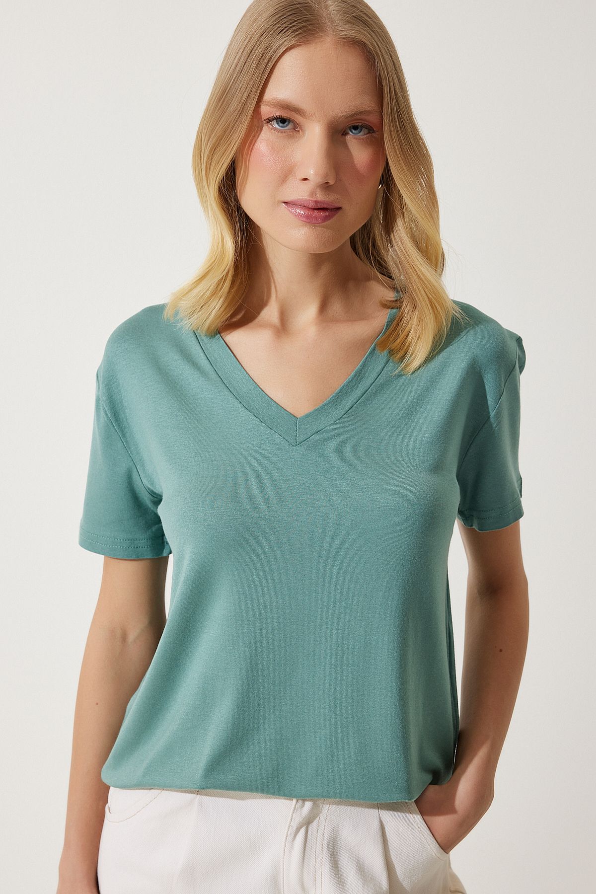 Çağla Yeşili V Yaka Basic Viskon Örme T-Shirt EN00613