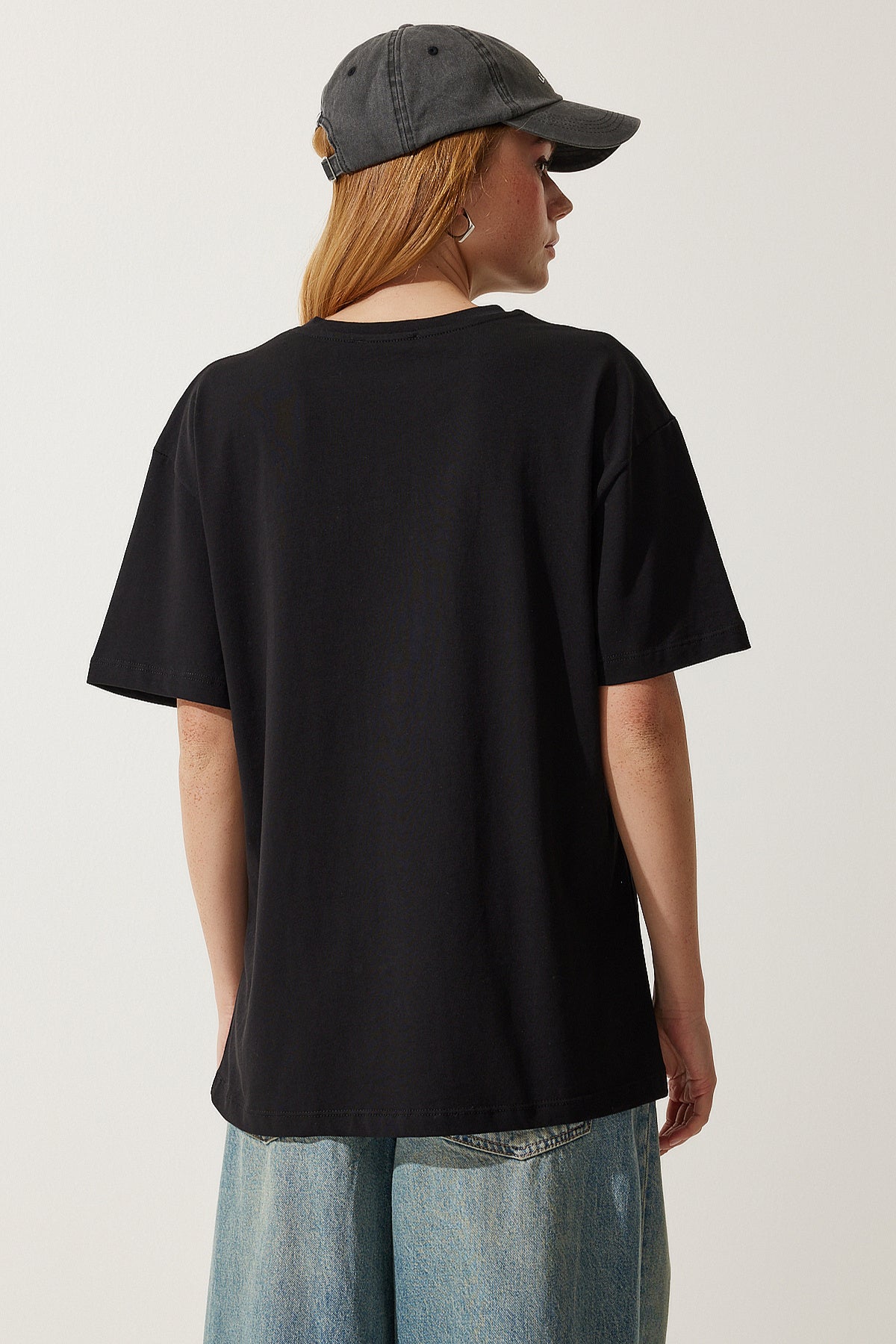 Siyah Bisiklet Yaka Nakışlı Oversize Örme T-Shirt NJ00142