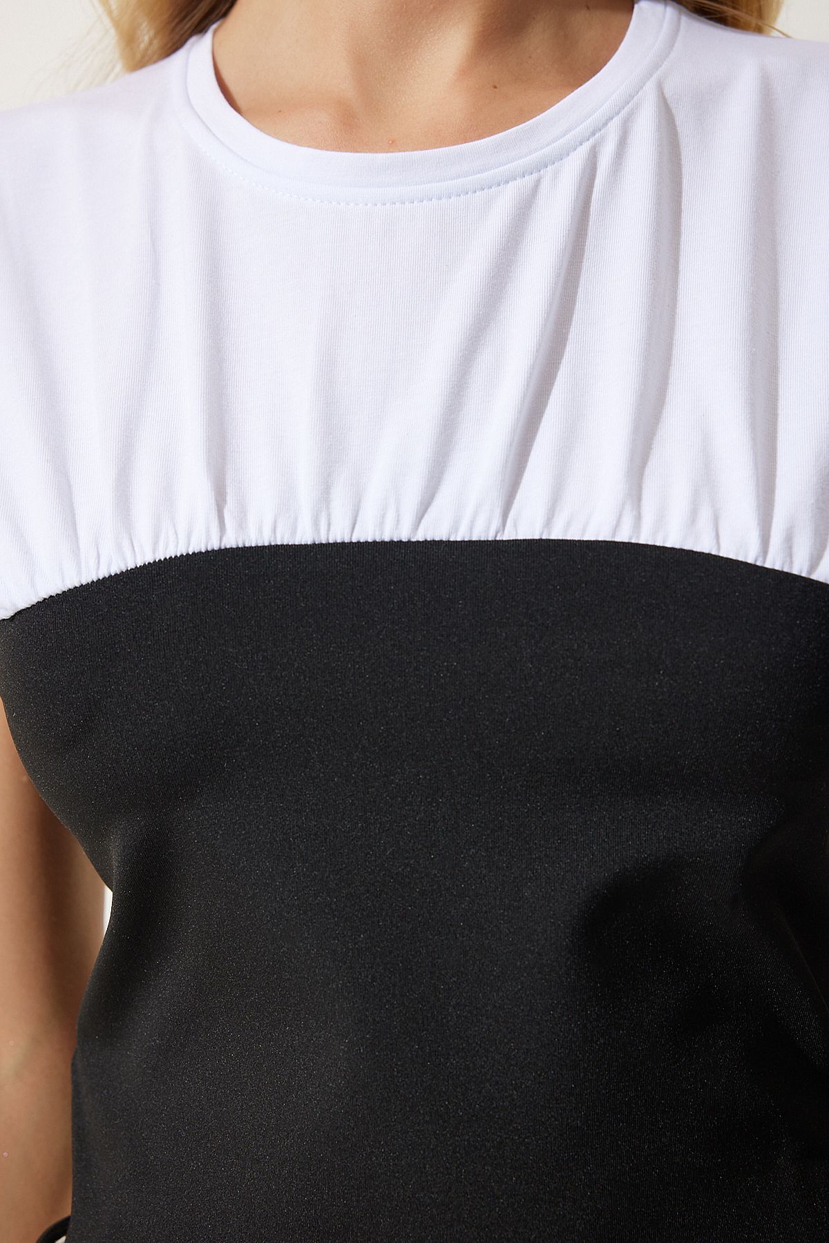 Siyah Beyaz Blok Renkli Örme T-Shirt AN00166