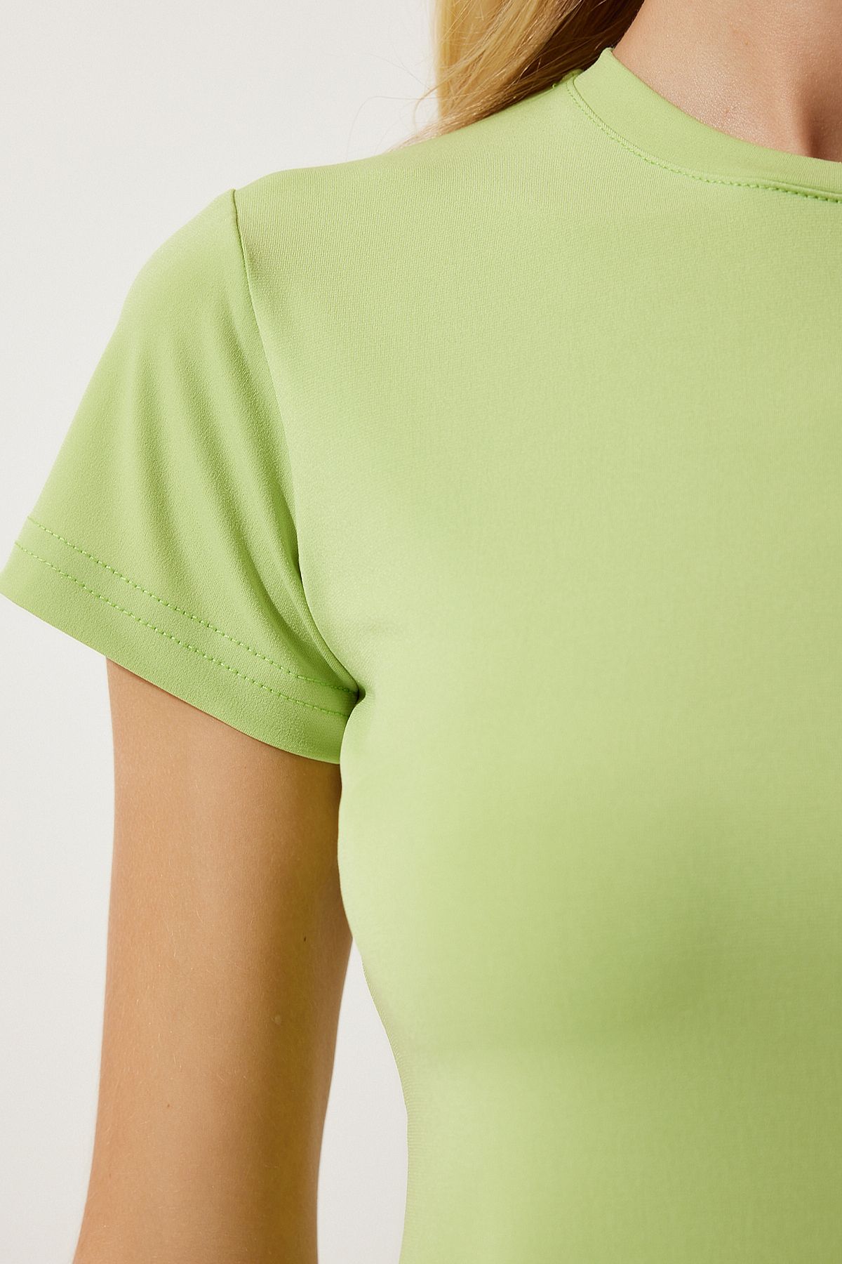 Fıstık Yeşili Bisiklet Yaka Basic Sandy T-Shirt EN00611