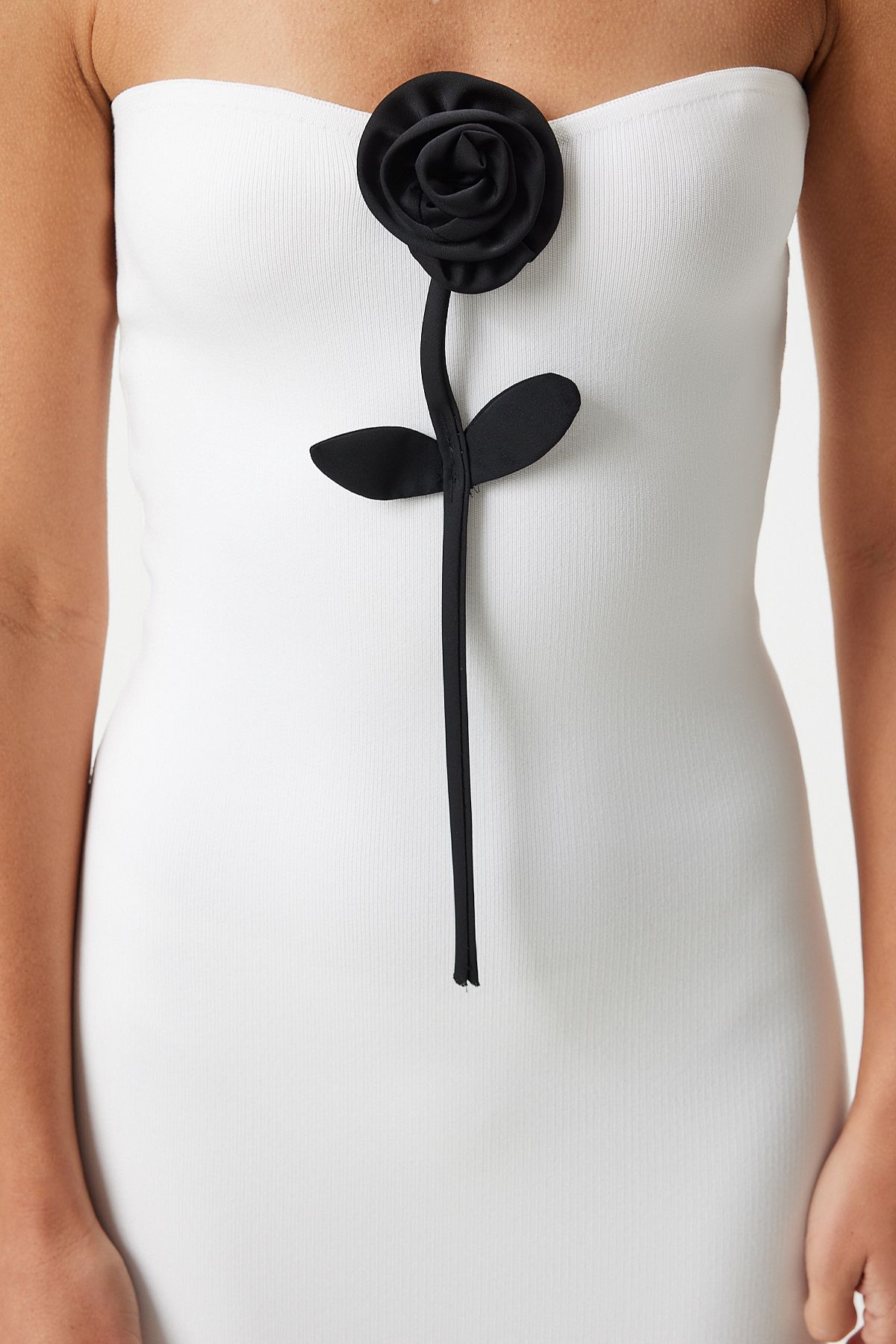 Beyaz Gül Detaylı Mini Yazlık Triko Elbise NS00402