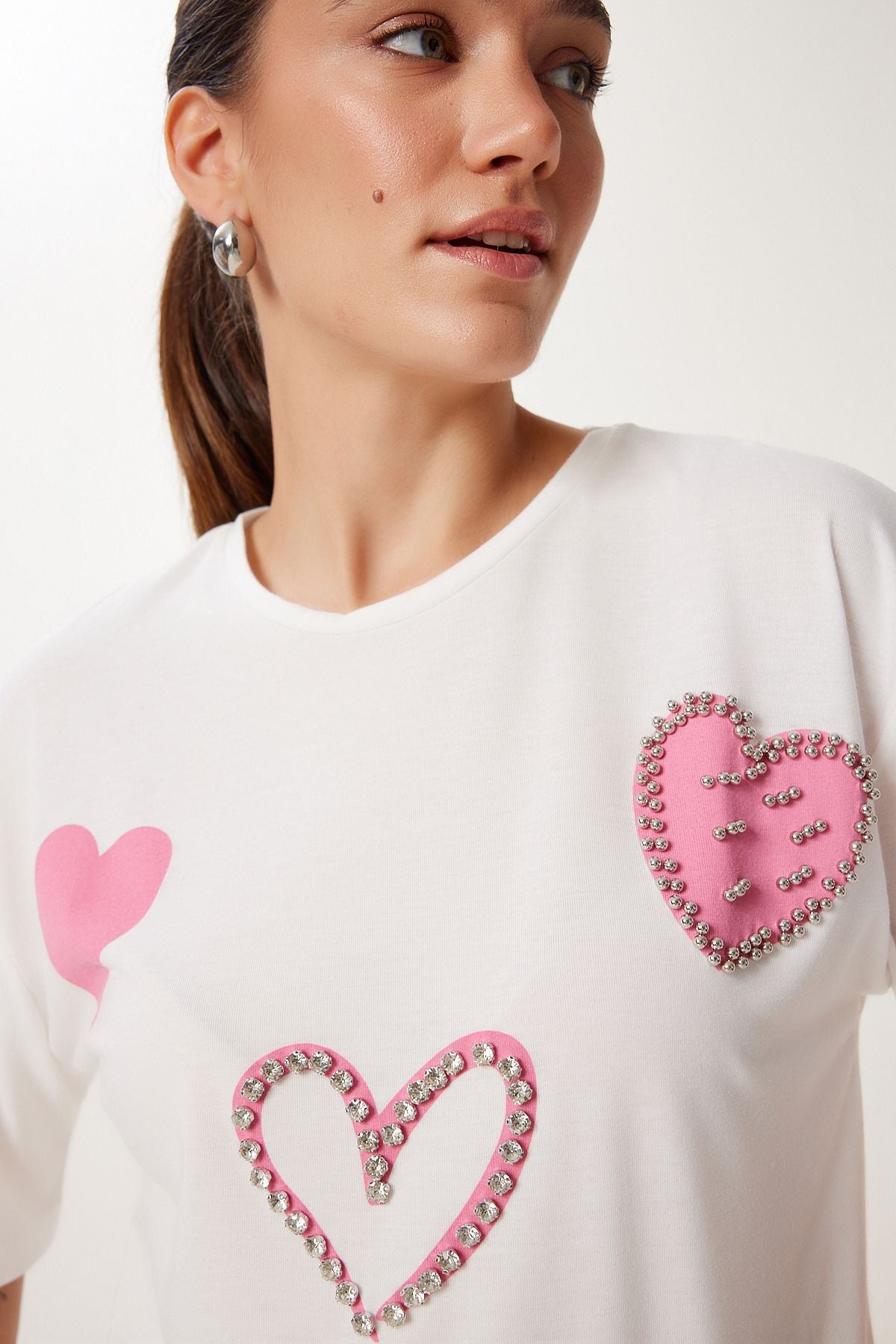 Ekru İnci Ve Boncuk Detaylı Baskılı Örme T-Shirt PB00029