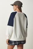 Beyaz Lacivert Blok Renki Şardonlu Sweatshirt HF00448