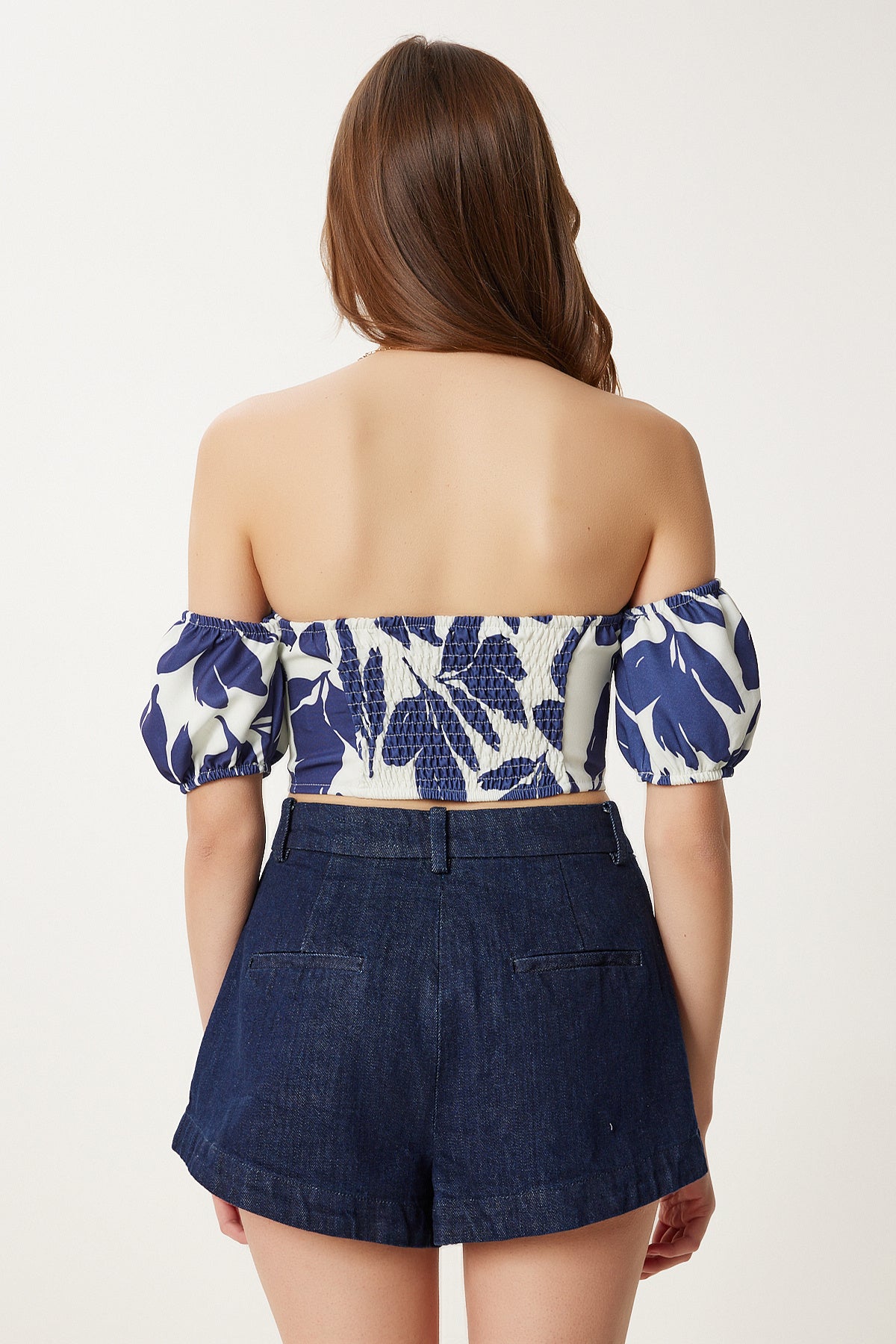 Krem Lacivert Desenli Crop Viskon Bluz CR00510