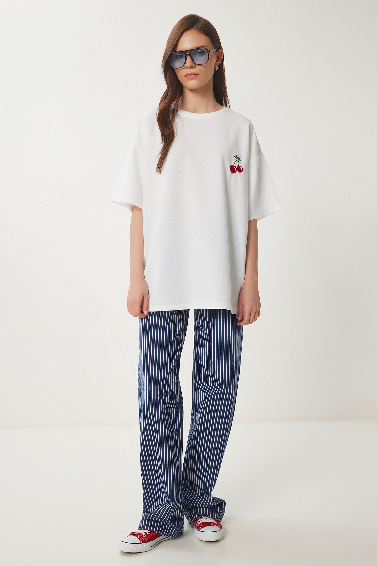 Ekru Oversize Nakışlı Örme T-Shirt ZV00276