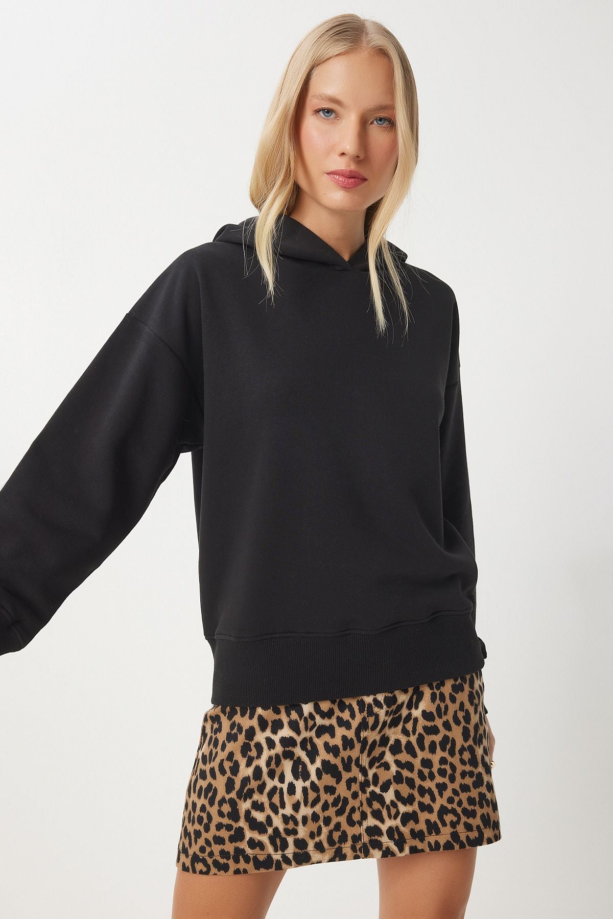 Siyah Kapüşonlu Şardonlu Sweatshirt OW00050