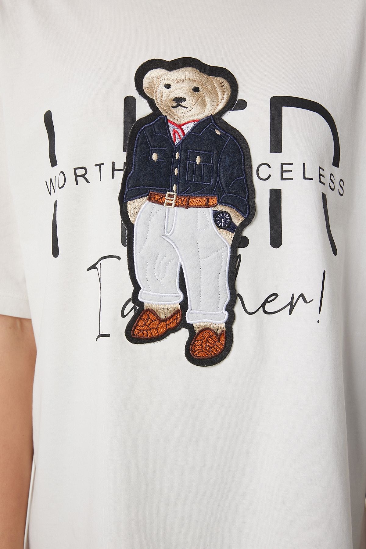 Ekru Ayıcık Armalı Pamuklu Oversize Örme T-Shirt CR00452