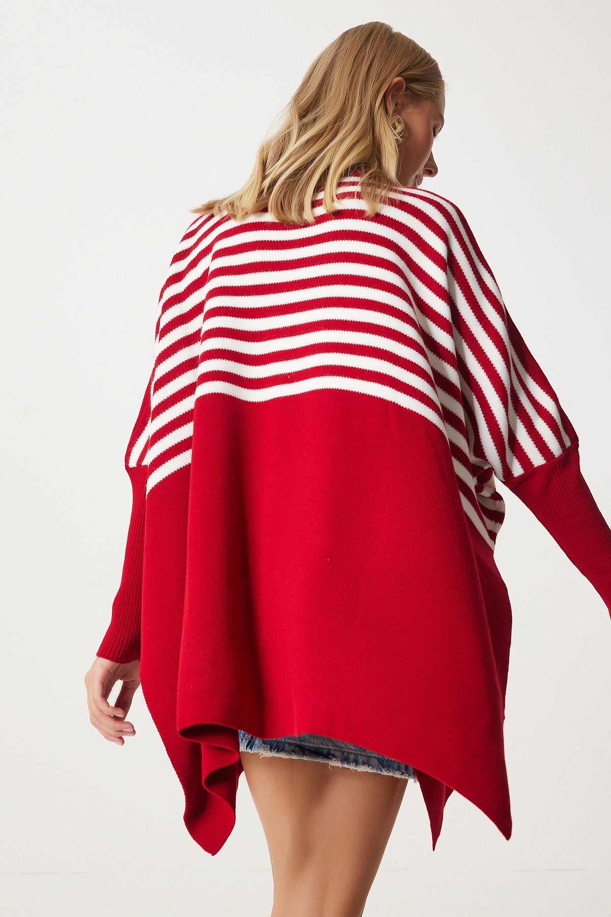 Kırmızı Çizgili Yandan Yırtmaçlı Oversize Panço Kazak DD01336
