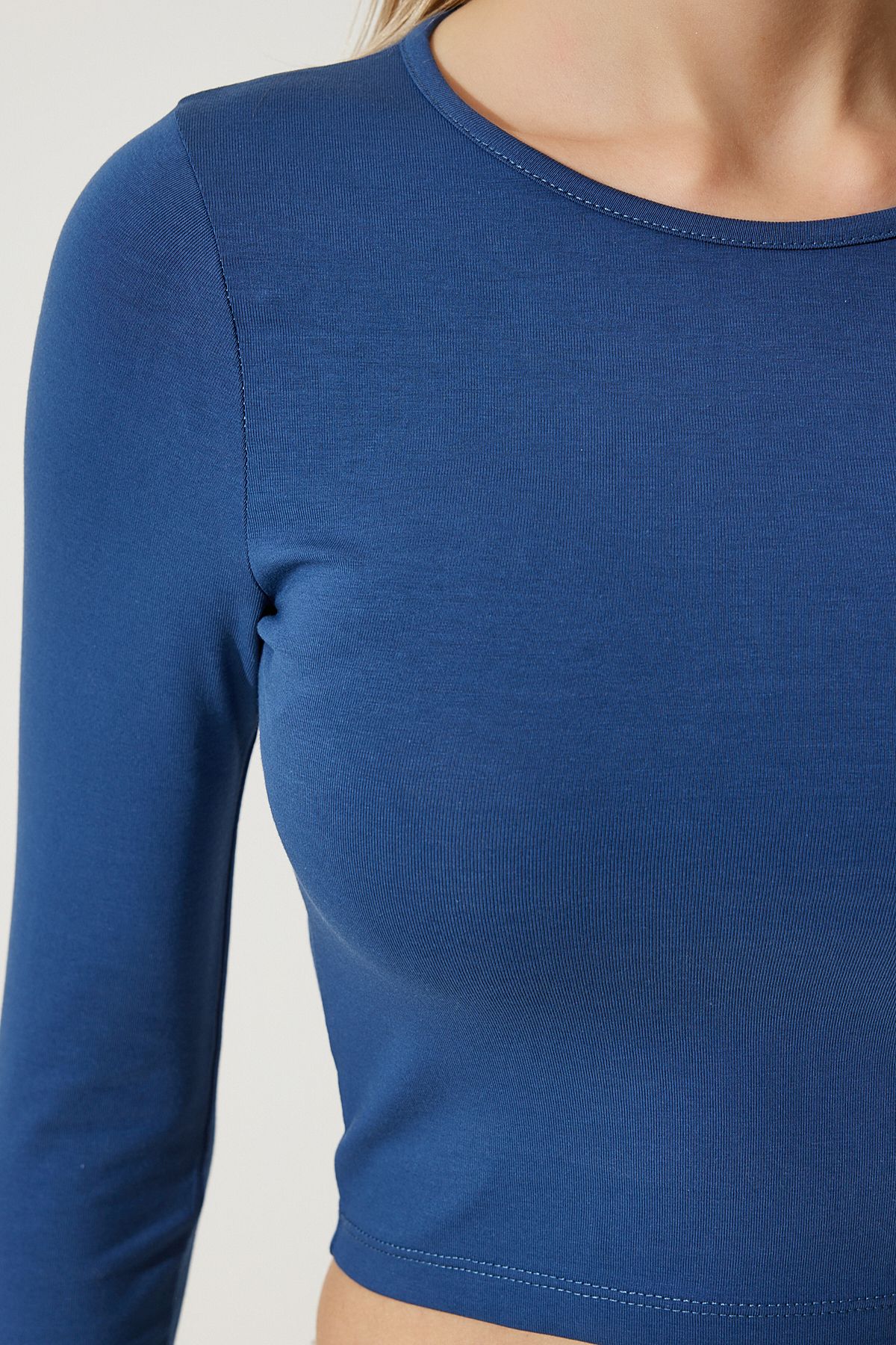 Beyaz İndigo Mavi Bisiklet Yaka Basic 2'Li Paket Crop Örme Bluz OW00035