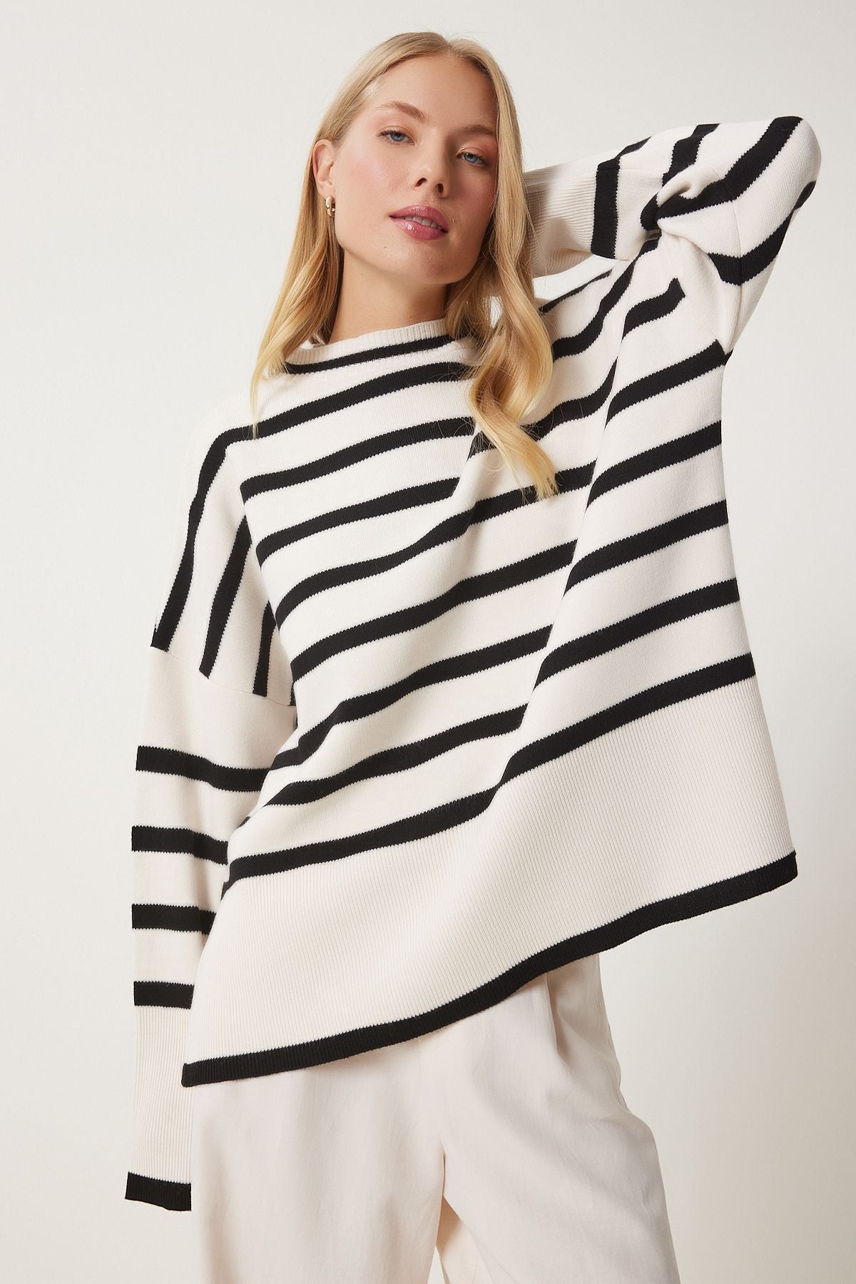 Ekru Siyah Çizgili Oversize Triko Kazak BV00121