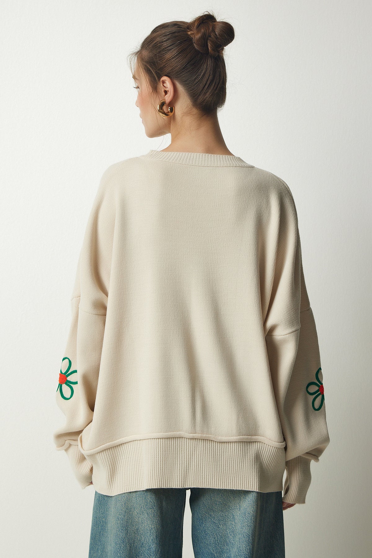 Krem Çiçek Nakışlı Oversize Triko Kazak DD01262