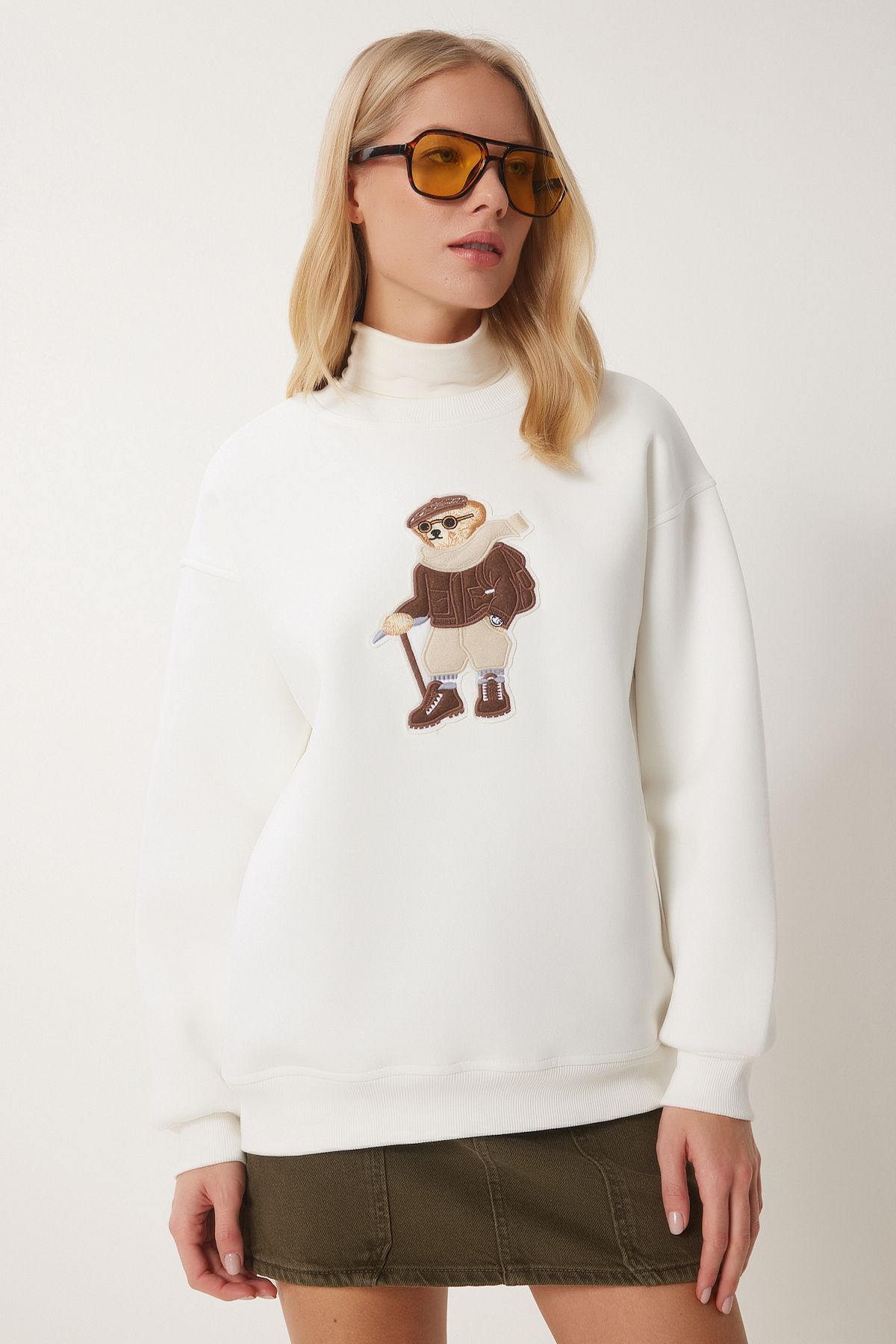 Kırık Beyaz Ayıcık Armalı Şardonlu Örme Sweatshirt WE00001