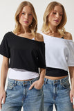 Beyaz Siyah Kayık Yaka Basic Crop 2'Li Paket Örme T-Shirt OW00036