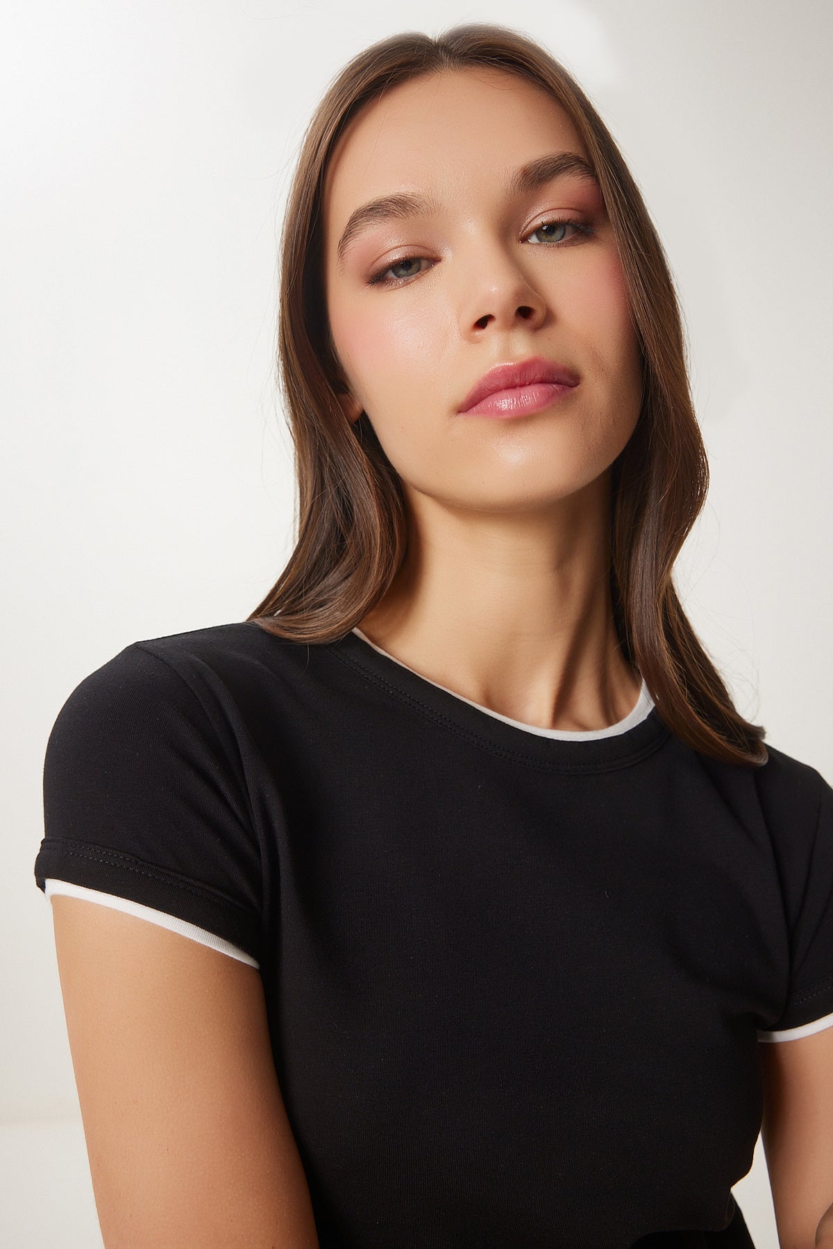 Siyah Kemik Kontrast Renkli Örme T-Shirt UB00369