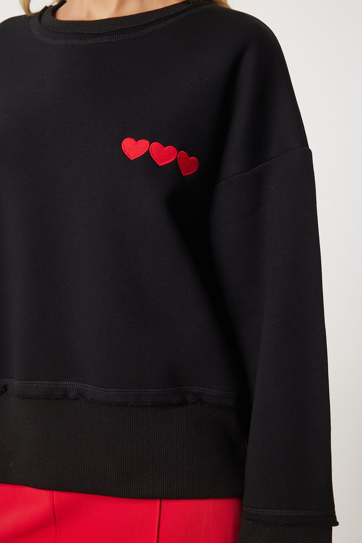 Siyah Kalp Nakışlı Şardonlu Sweatshirt DP00216
