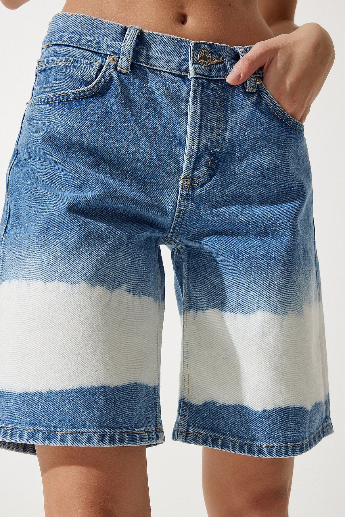 Mavi Batik Desenli Denim Şort UT00009