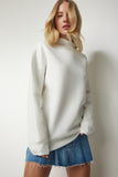 Ekru Dik Yaka Basic Şardonlu Sweatshirt UB00166