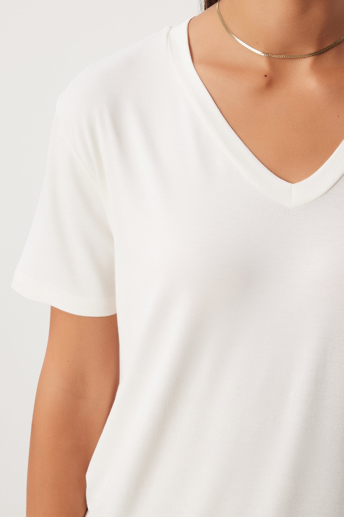 Ekru V Yaka Basic Viskon Örme T-Shirt EN00613