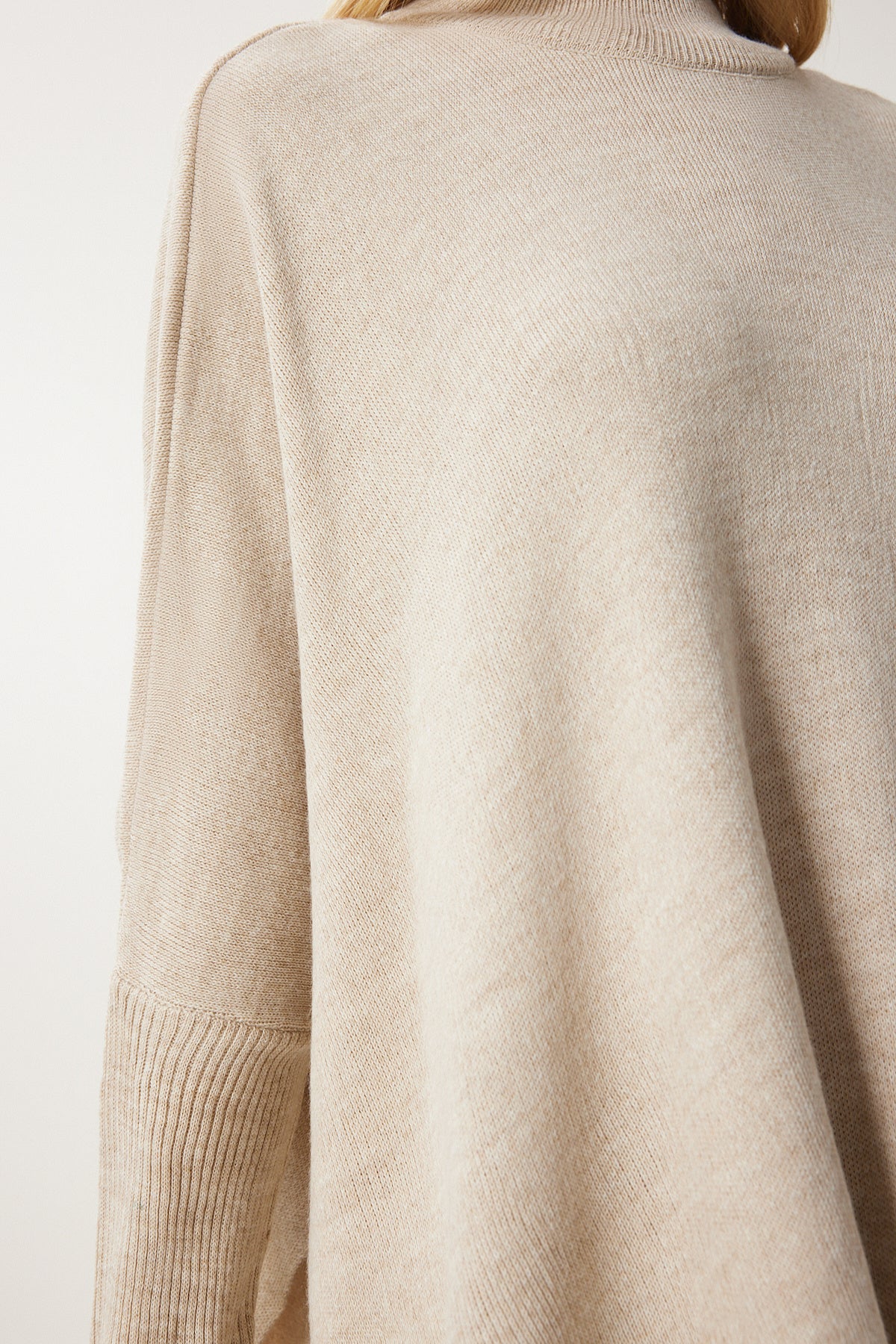 Krem Yandan Yırtmaçlı Oversize Panço Kazak YY00005