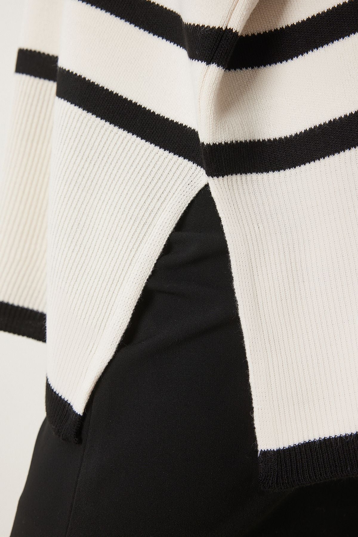 Ekru Siyah Çizgili Oversize Triko Kazak BV00122
