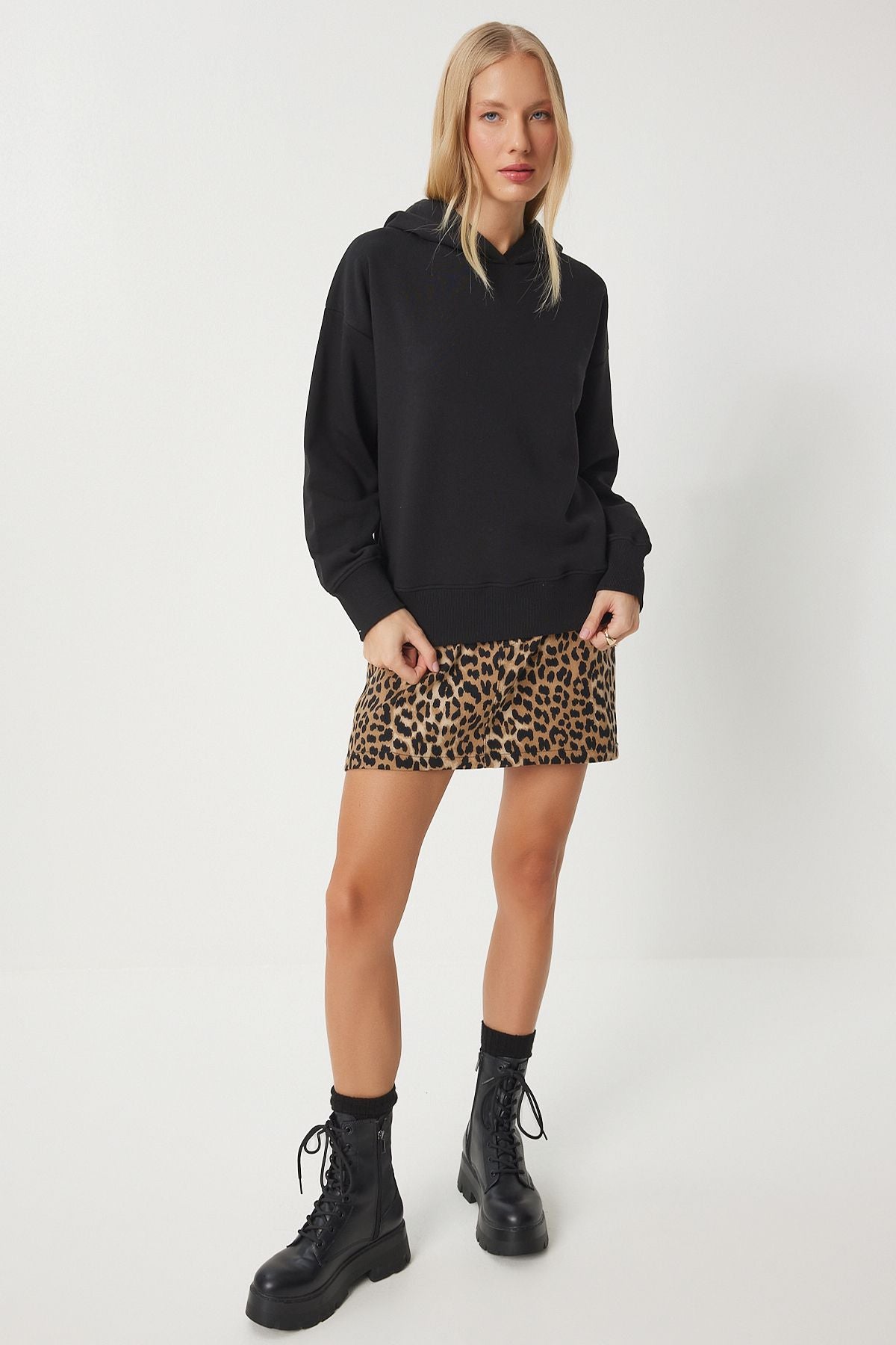 Siyah Kapüşonlu Şardonlu Sweatshirt OW00050