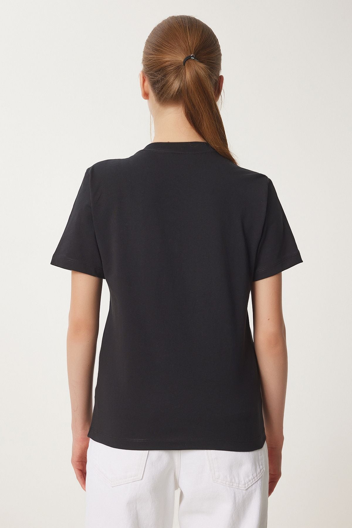Siyah Şık Taşlı Armalı Pamuklu Örme T-Shirt CR00473
