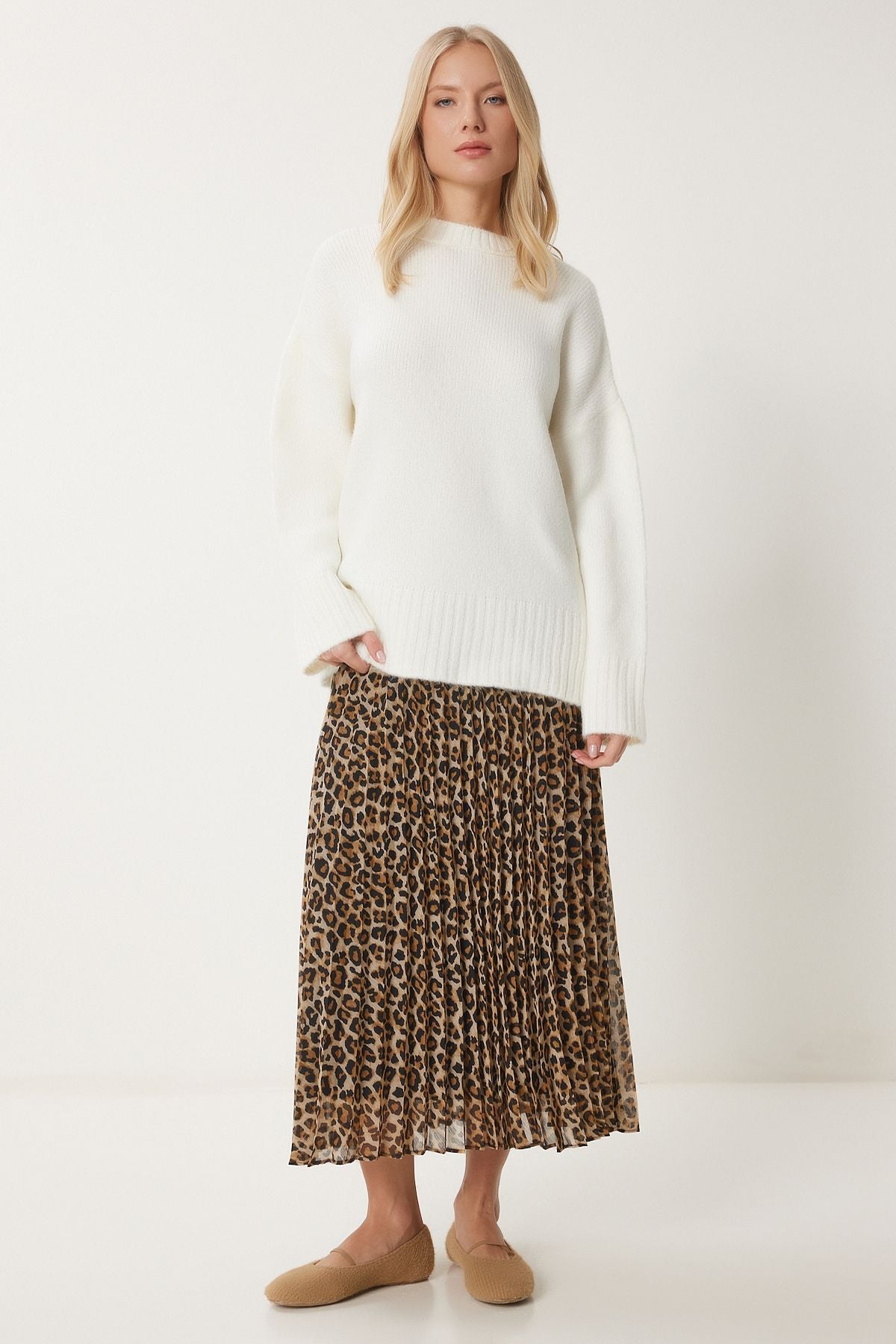 Siyah Bej Leopar Desenli Pileli Dokuma Etek WF00090