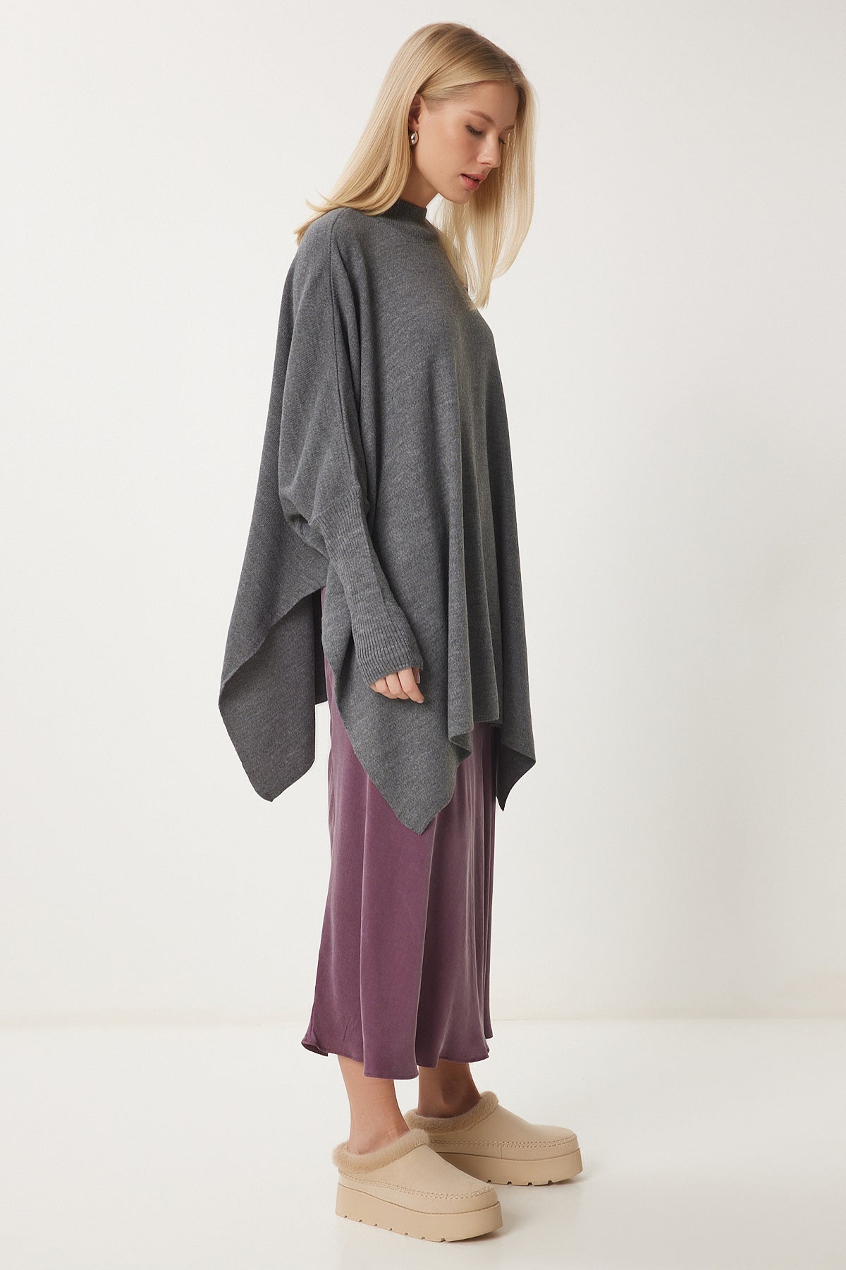Füme Yandan Yırtmaçlı Oversize Panço Kazak YY00005