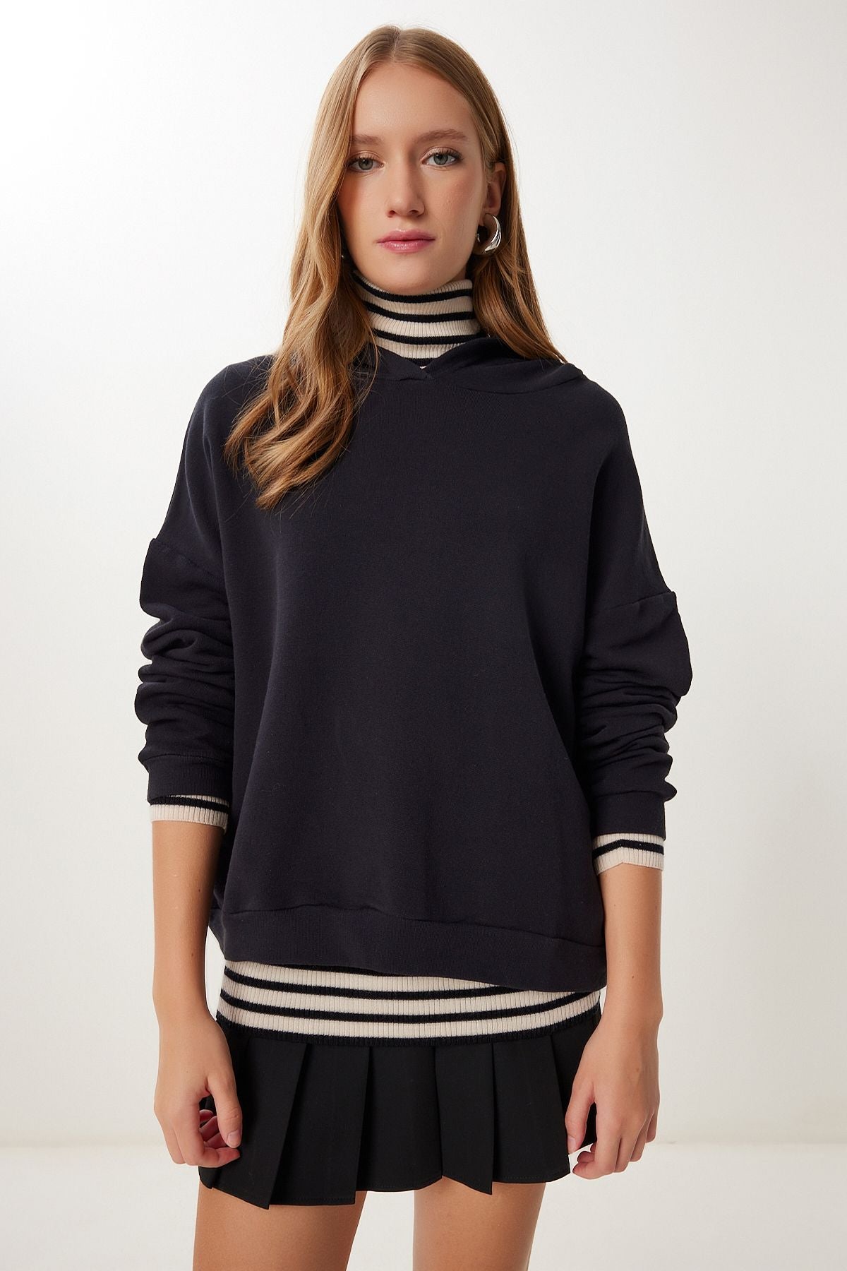 Siyah Kapüşonlu Örme Sweatshirt UB00456