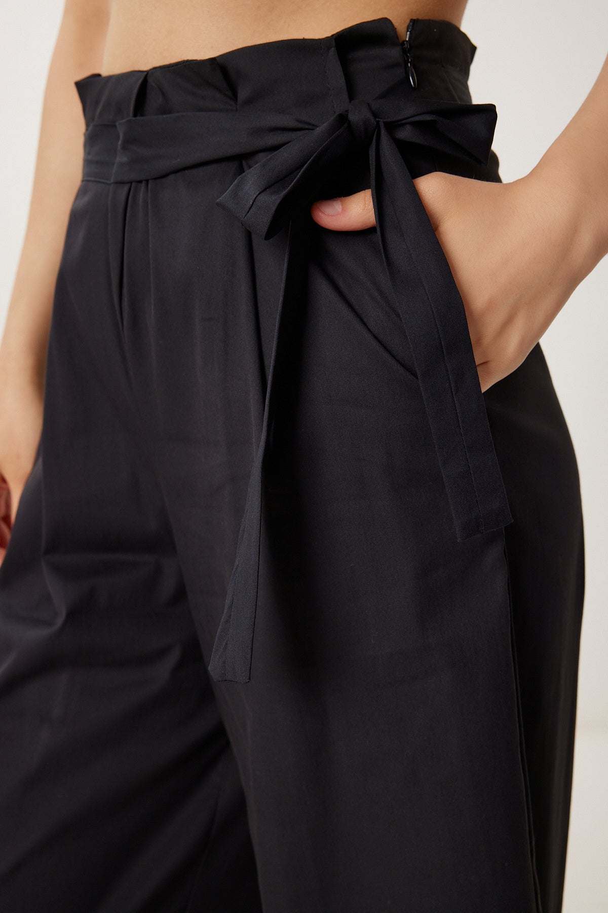 Siyah Bağlama Detaylı Geniş Paça Pantolon WF00154