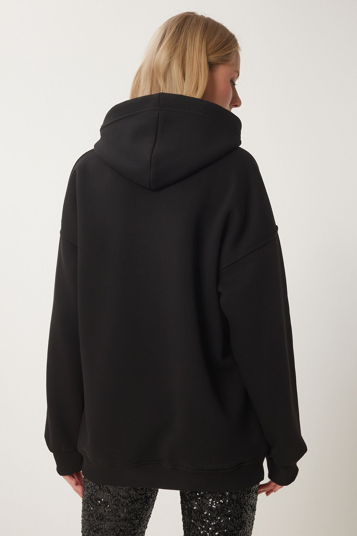 Siyah Yılbaşı Temalı Kapüşonlu Şardonlu Örme Sweatshirt TQ00001