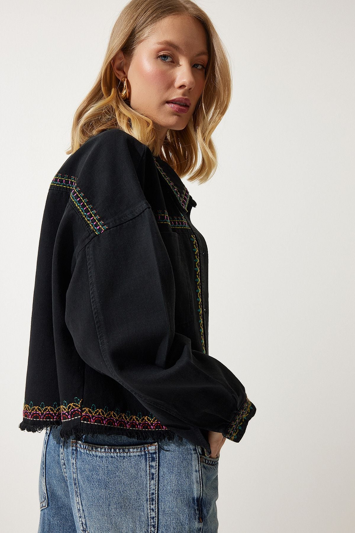 Siyah Nakışlı Püsküllü Oversize Denim Ceket SA00018