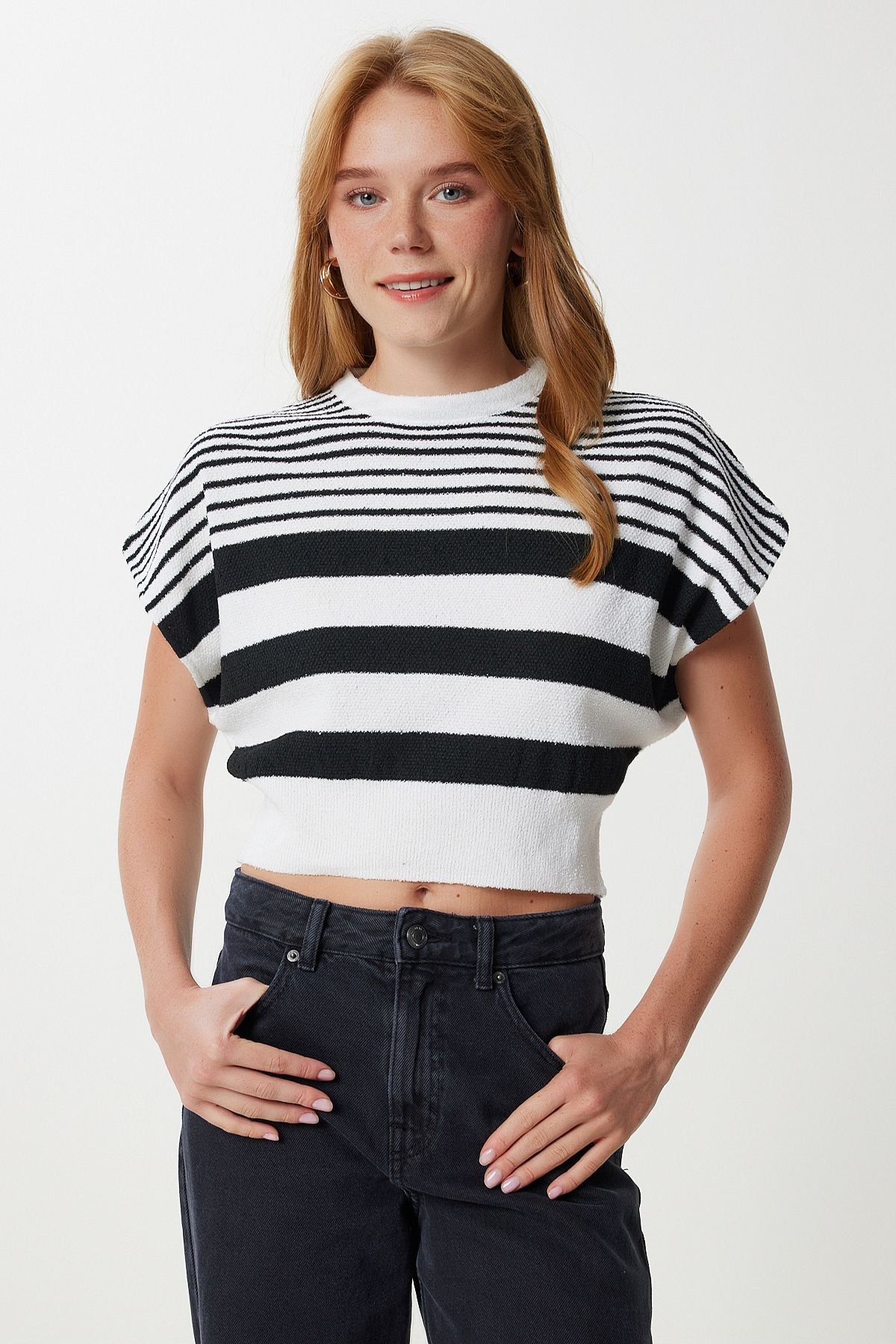 Beyaz Siyah Çizgili Crop Triko Bluz YY00264