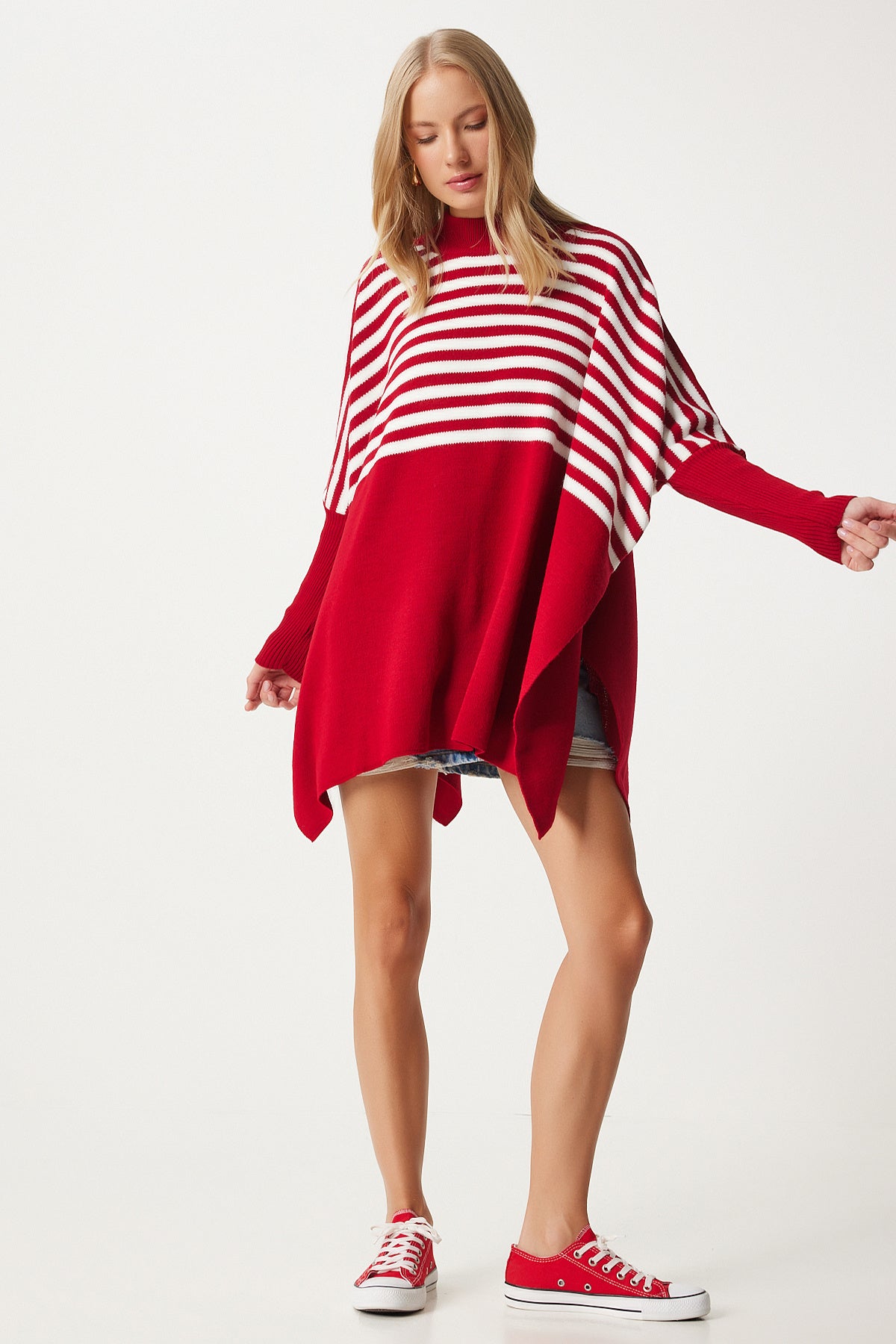 Kırmızı Çizgili Yandan Yırtmaçlı Oversize Panço Kazak DD01336
