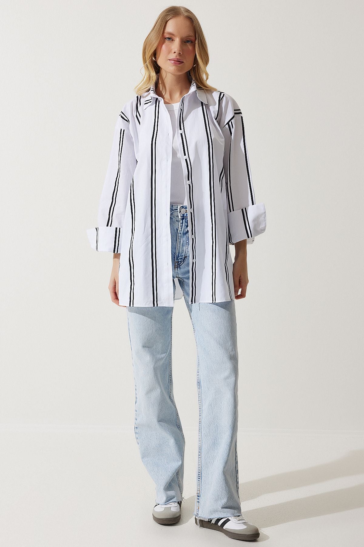 Beyaz Siyah Çizgili Oversize Poplin Gömlek BP00154
