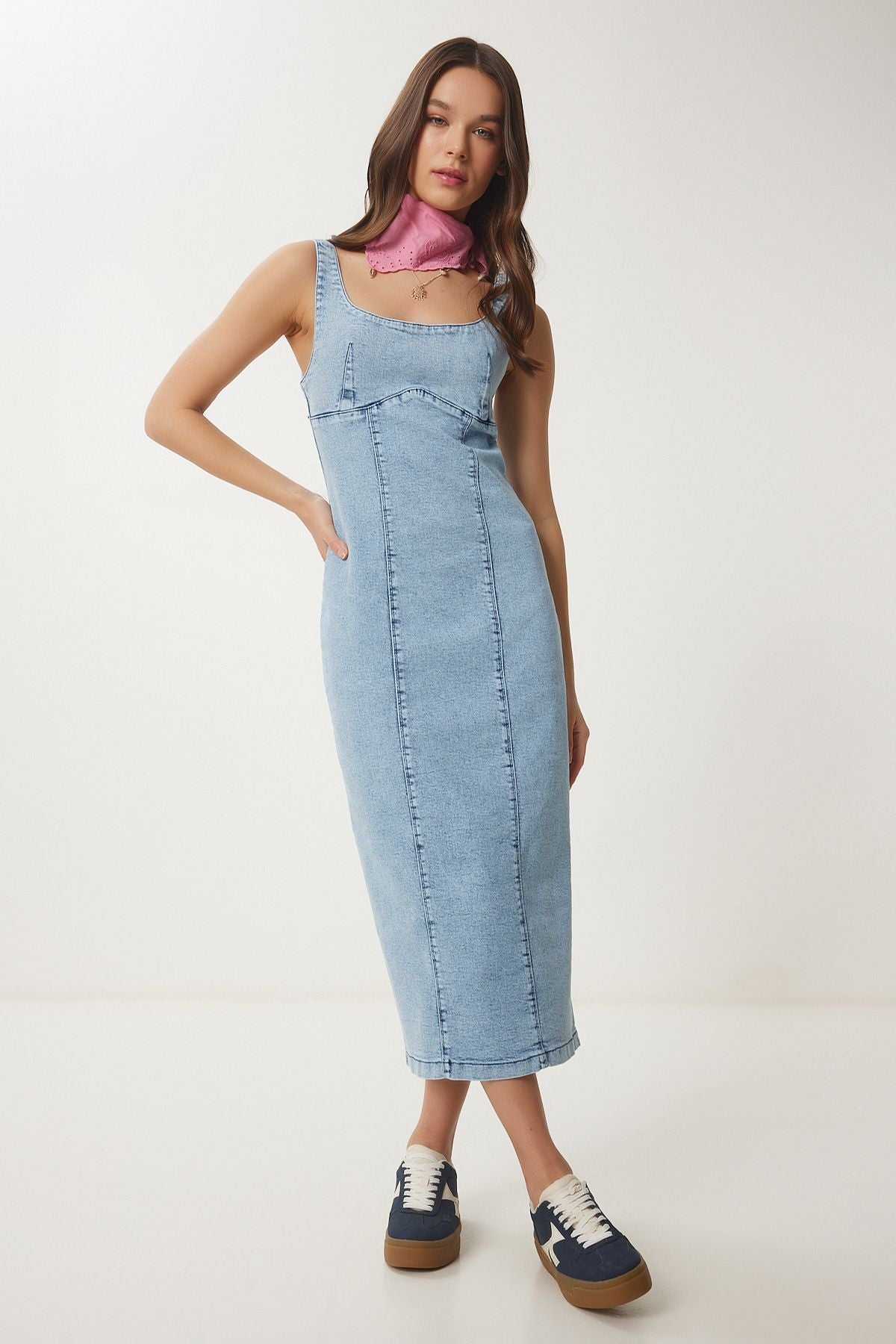 Orta Mavi Fermuarlı Askılı Midi Denim Elbise OK00061