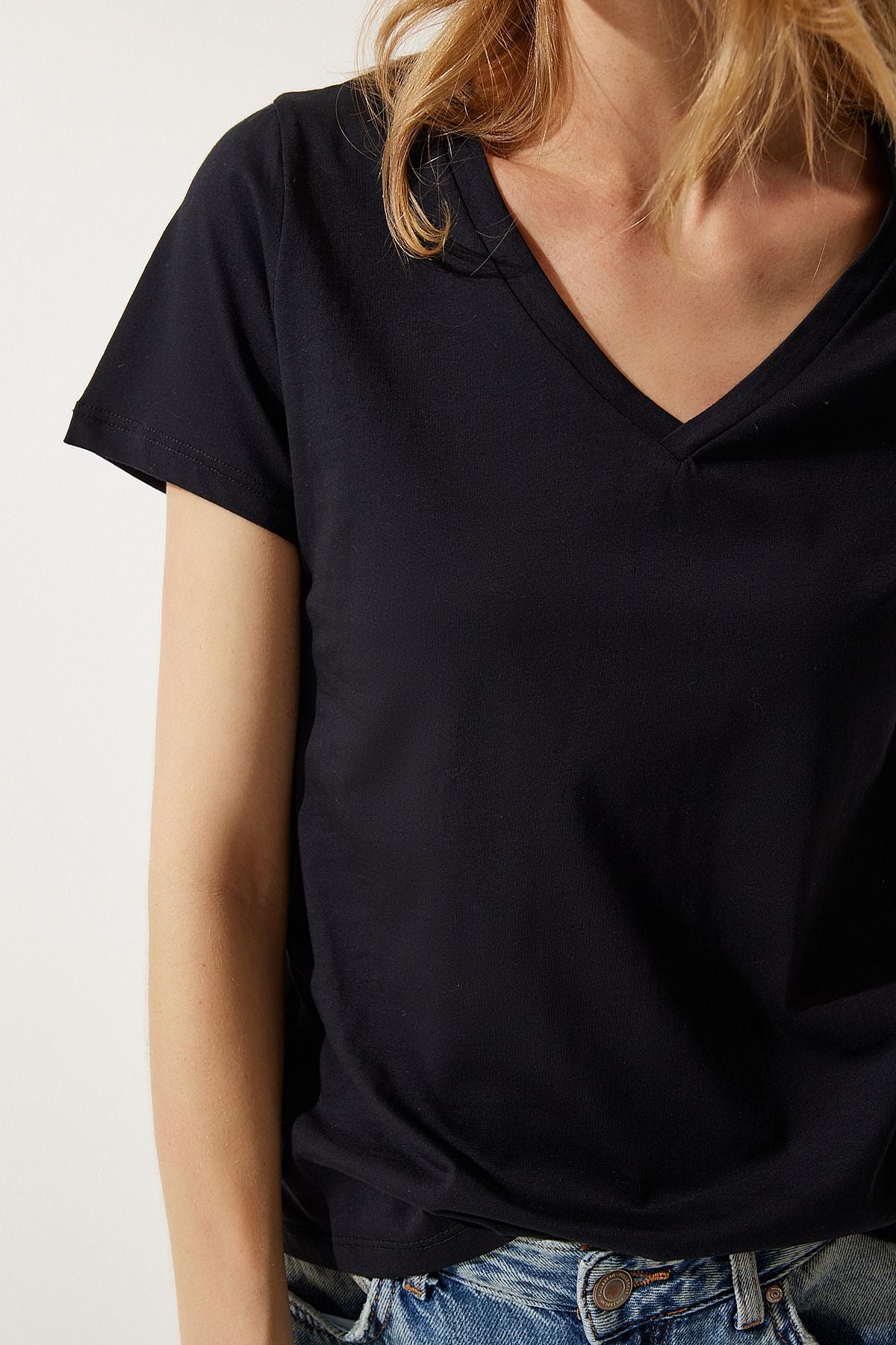 Siyah V Yaka Basic Örme T-Shirt  UB00261