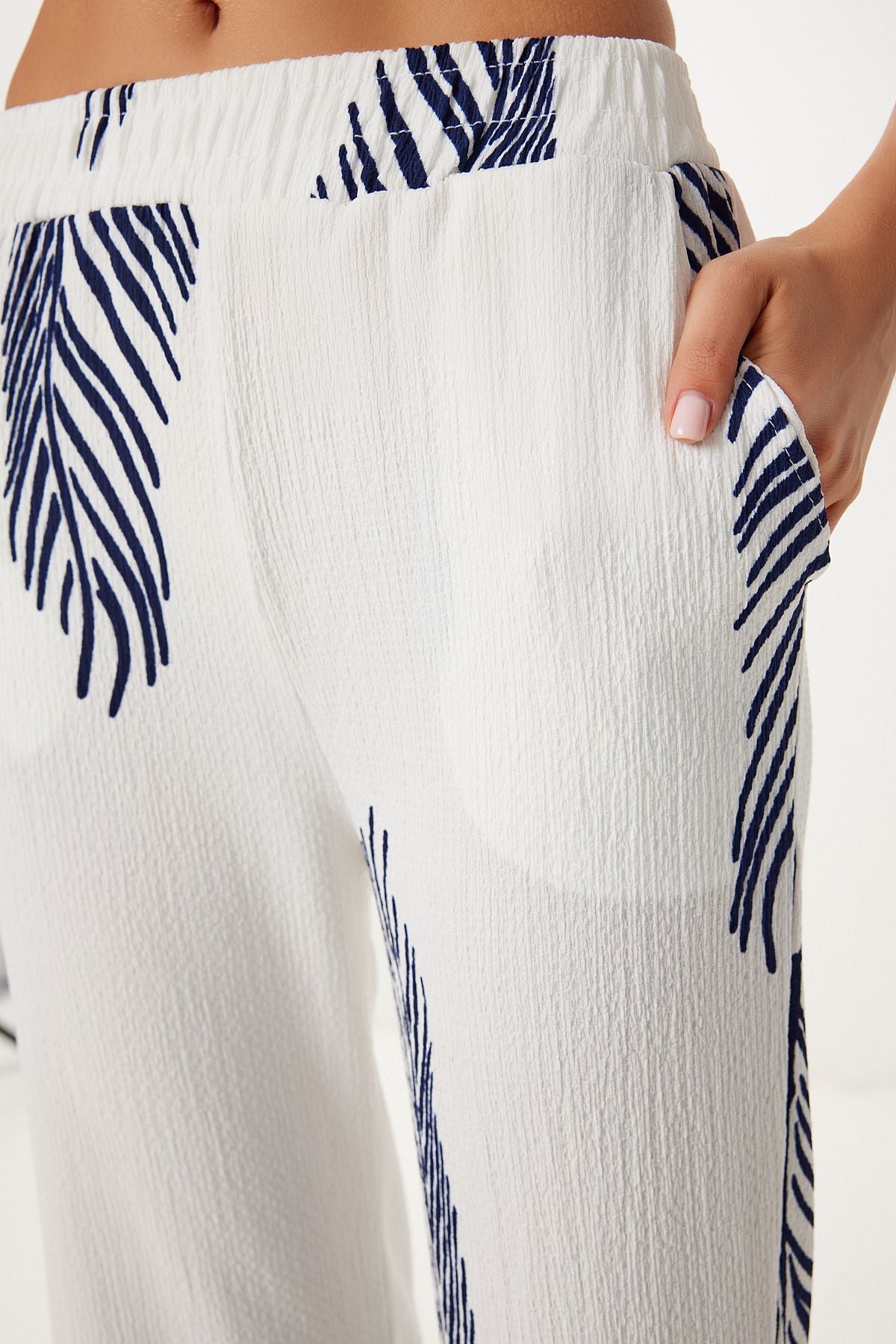 Ekru Lacivert Desenli Krinkıl Örme Kimono Pantolon Takım İY00006