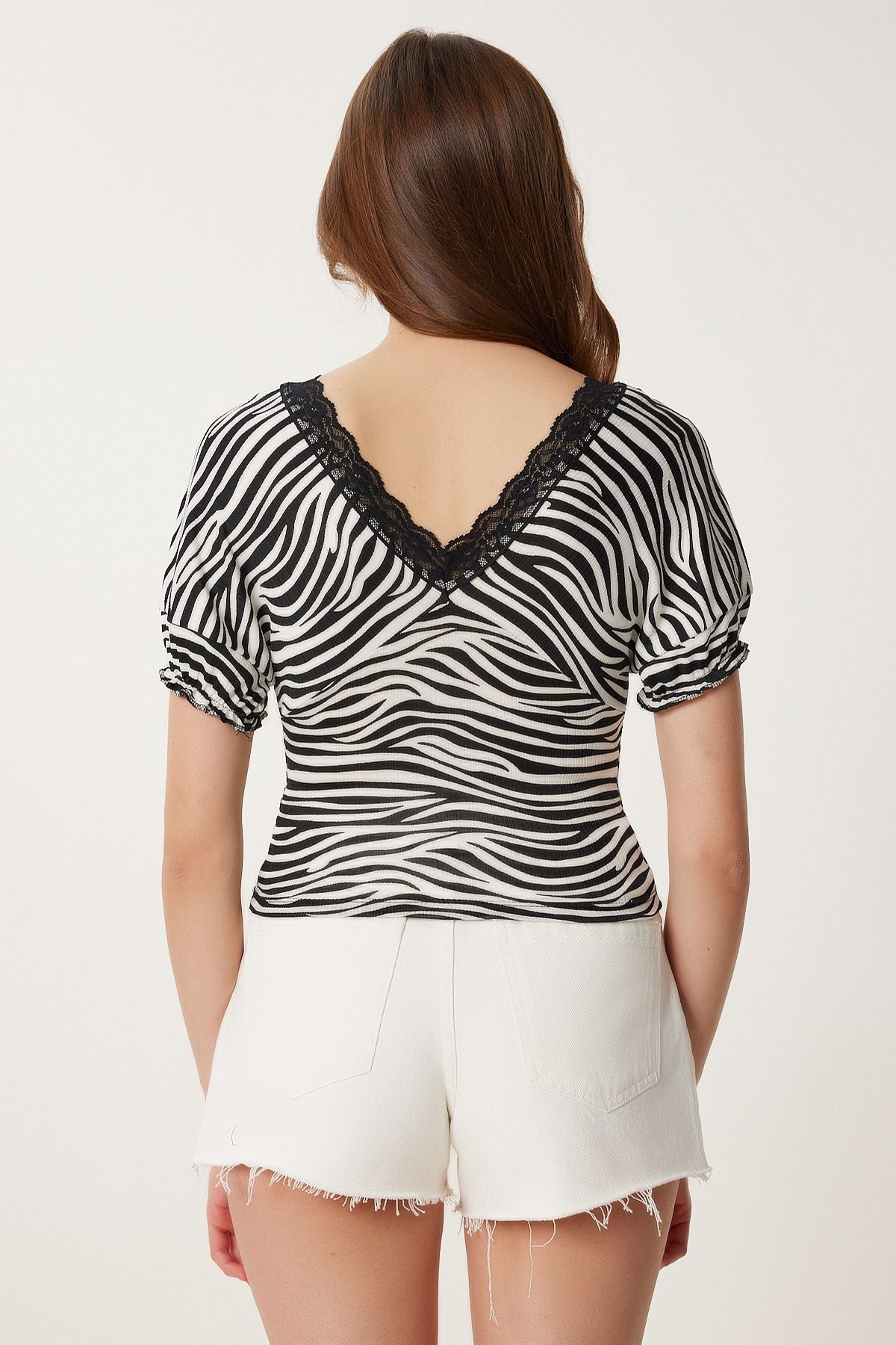 Siyah Kemik Dantelli Desenli Crop Örme Bluz TP00084