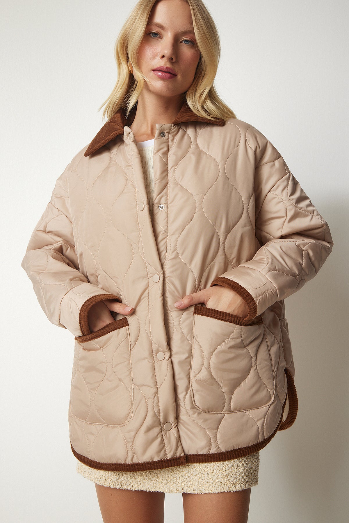 Krem Polo Yaka Cepli Kapitone Mont DZ00096