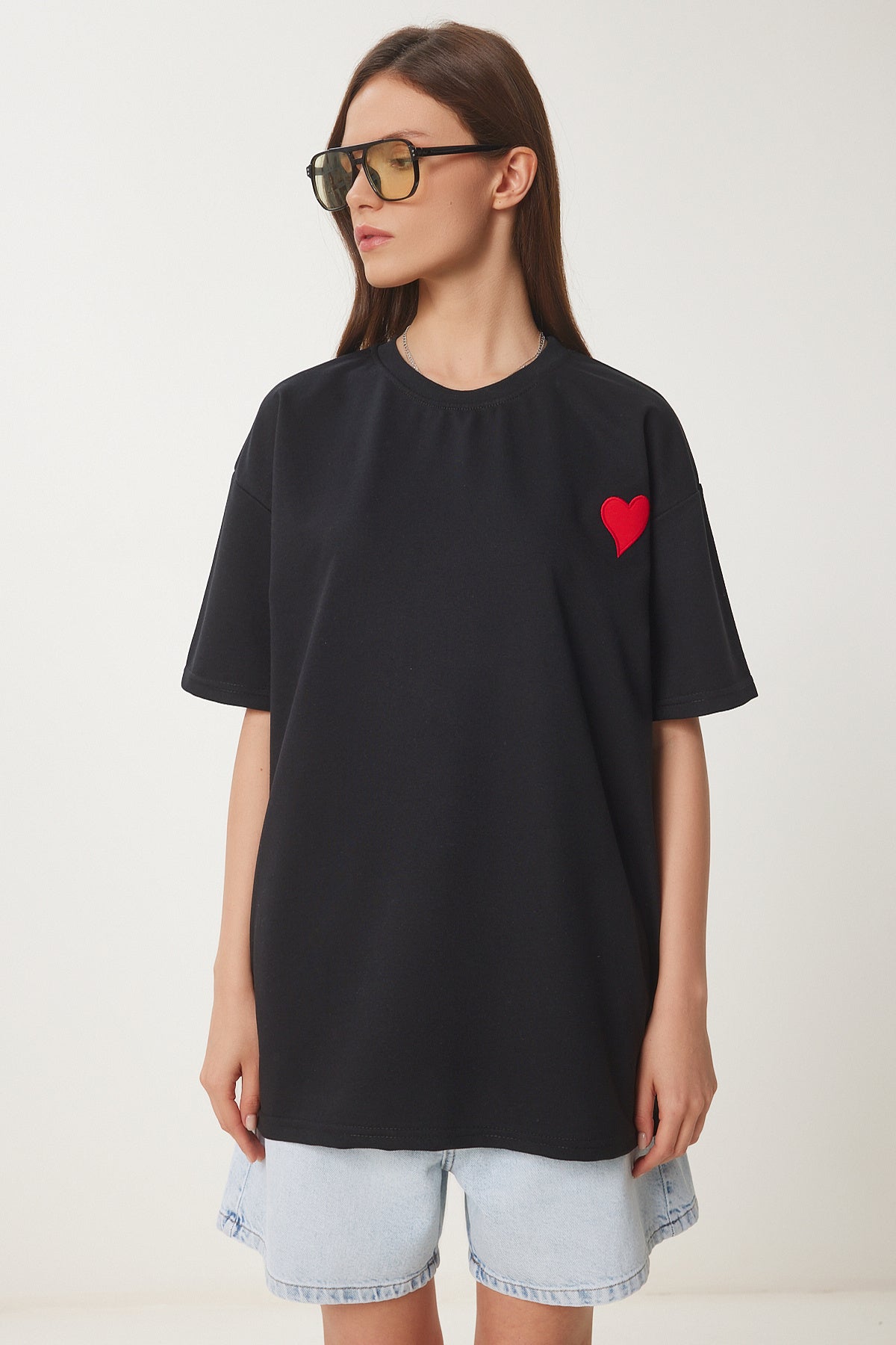 Siyah Kalp Nakışlı Örme T-Shirt ZV00299